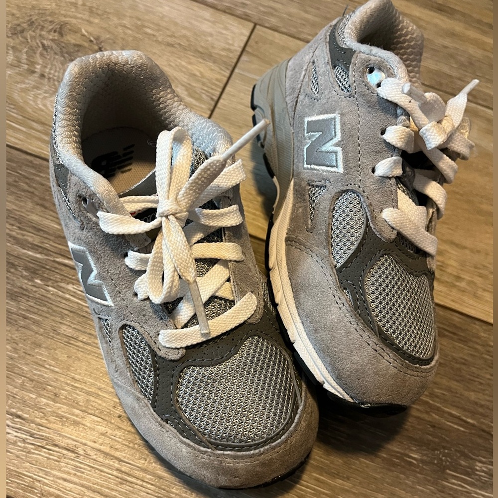 7 pair of toddler sneakers